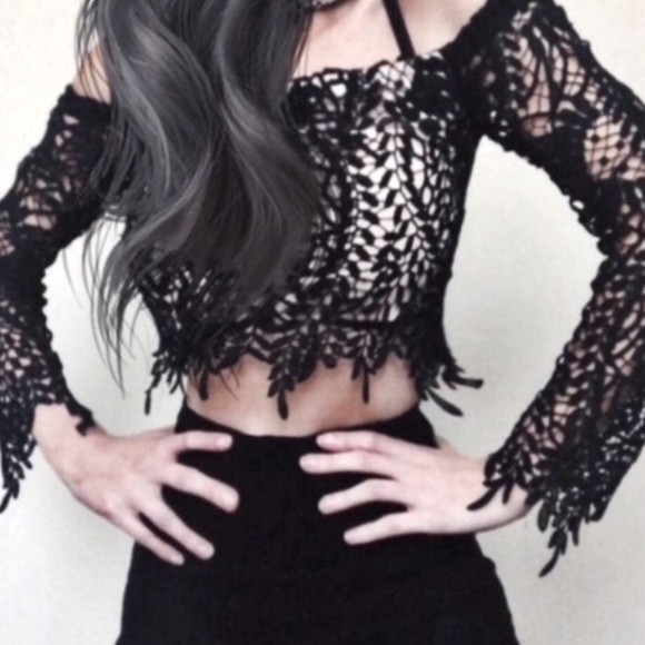 LF Tops - LF Seek The Label Lace Choker Top